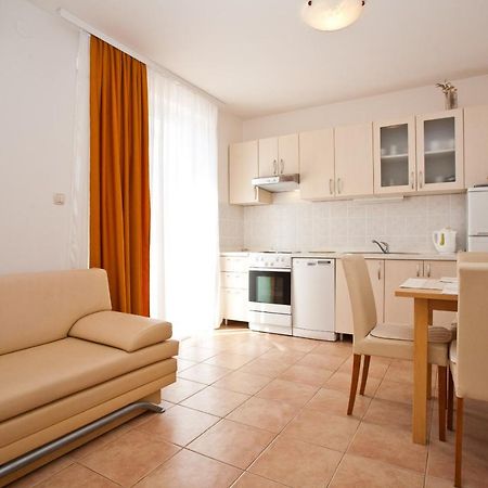 Apartments Glibo Near The Sea And Town Center! 克尔克 外观 照片