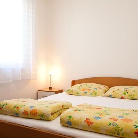 Apartments Glibo Near The Sea And Town Center! 克尔克 外观 照片