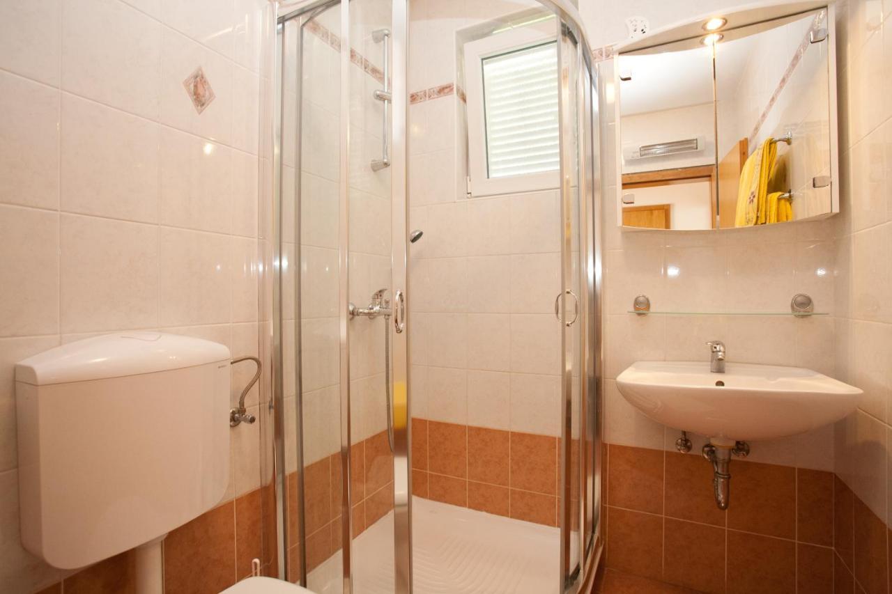 Apartments Glibo Near The Sea And Town Center! 克尔克 外观 照片