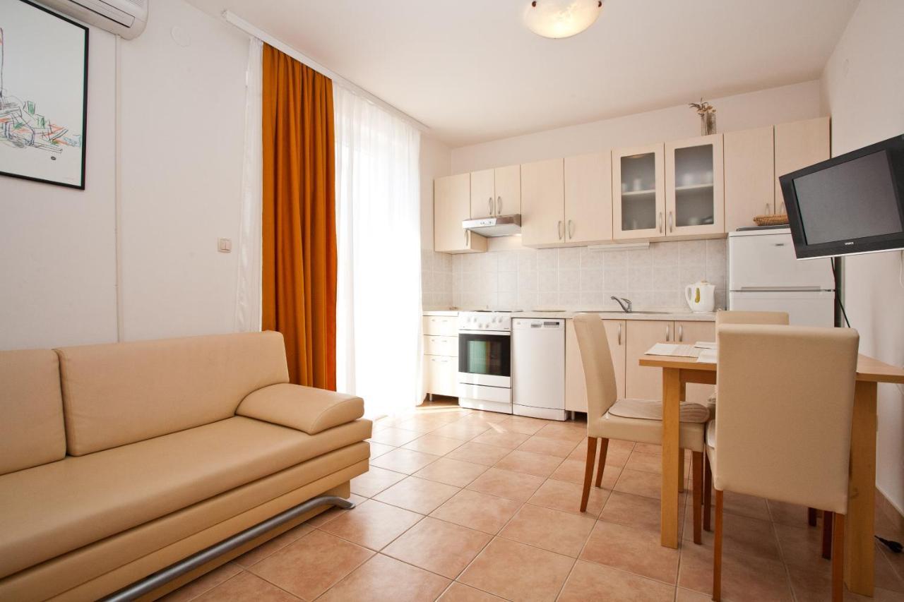 Apartments Glibo Near The Sea And Town Center! 克尔克 外观 照片