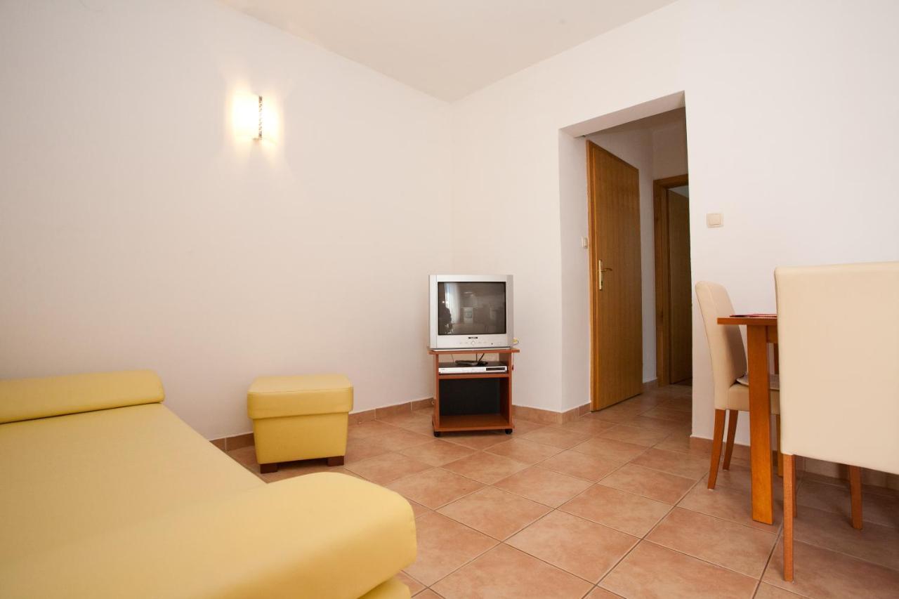 Apartments Glibo Near The Sea And Town Center! 克尔克 外观 照片