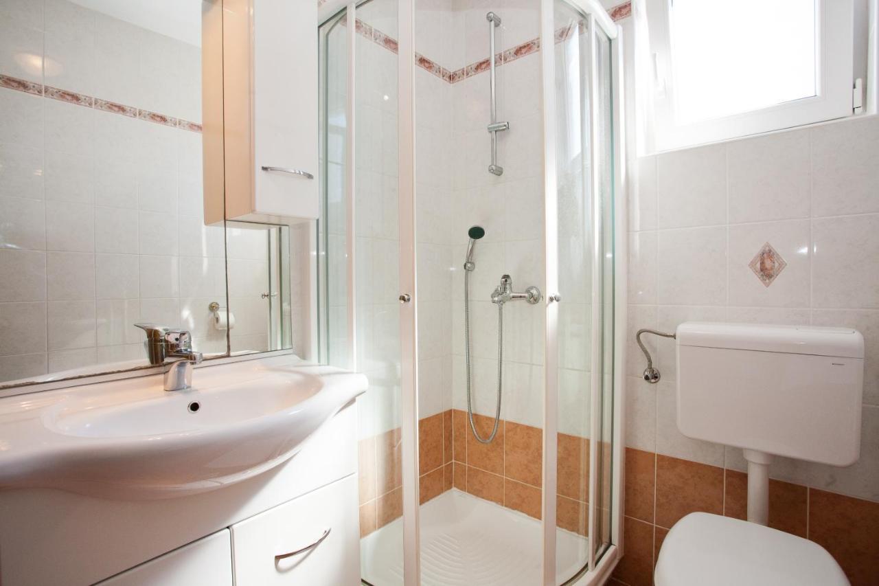 Apartments Glibo Near The Sea And Town Center! 克尔克 外观 照片