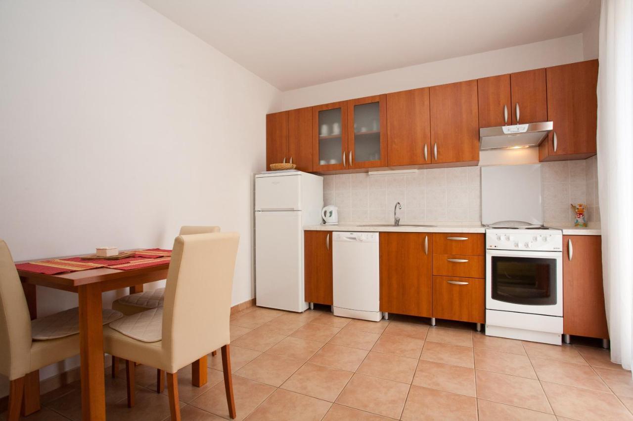 Apartments Glibo Near The Sea And Town Center! 克尔克 外观 照片