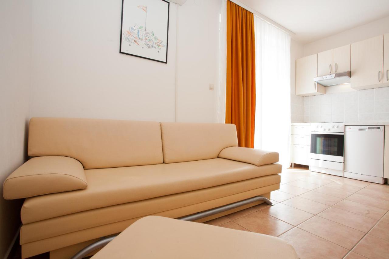 Apartments Glibo Near The Sea And Town Center! 克尔克 外观 照片