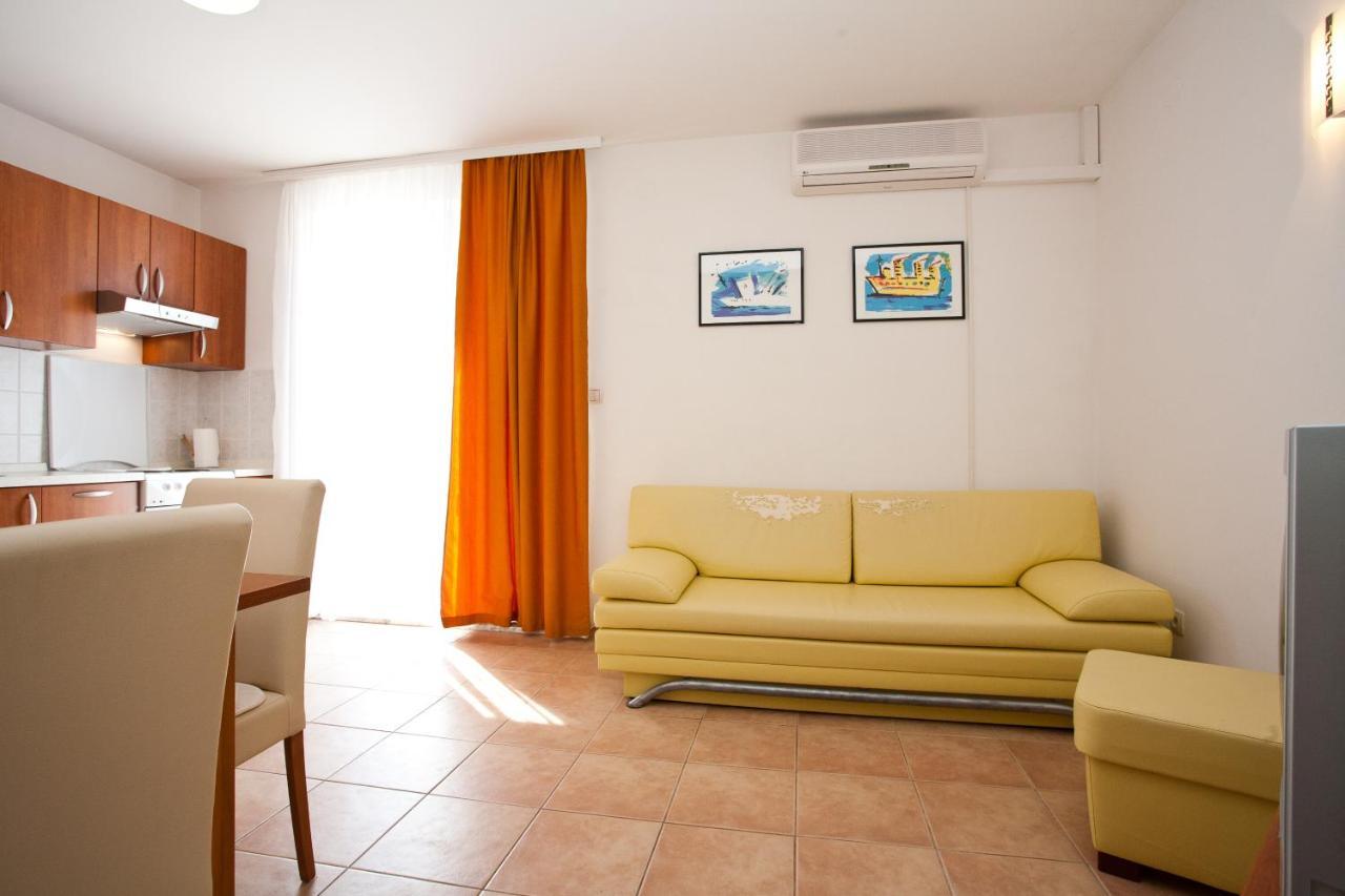 Apartments Glibo Near The Sea And Town Center! 克尔克 外观 照片